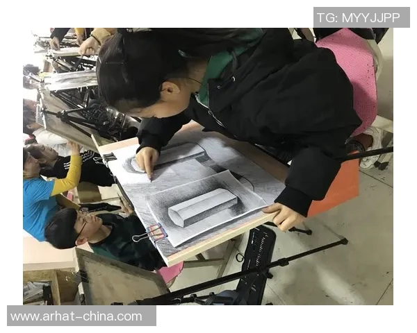 细腻线条勾勒绿茵英雄气概展现足球球星素描风采